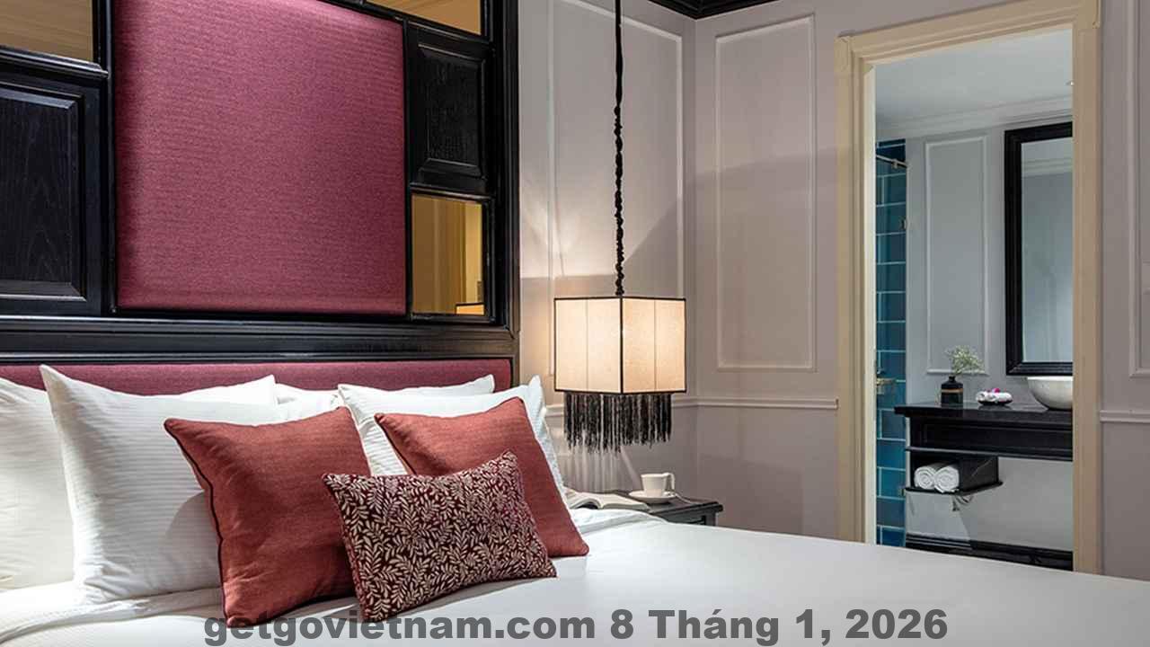 Bữa sáng buffet phong phú tại khách sạn, với nhiều món ăn phong cách quốc tế và truyền thống