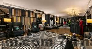 Quầy lễ tân La Selva Central Hotel với đội ngũ nhân viên thân thiện