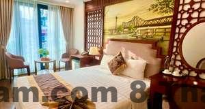 Phòng khách sạn Diamond King với thiết kế hiện đại và tiện nghi đầy đủ