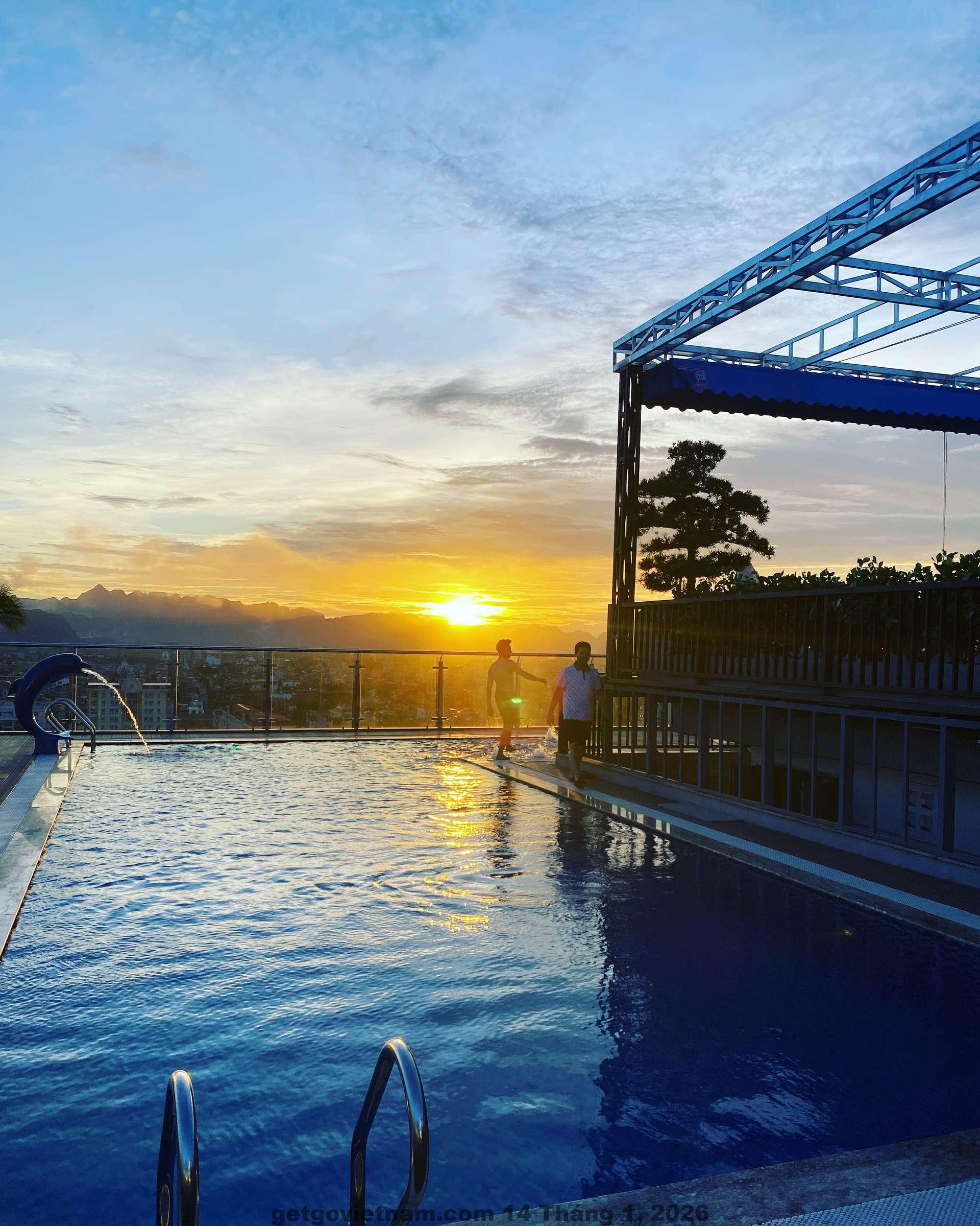 Không gian phòng ngủ Hoàng Gia Hotel Royal Hà Nam gọn gàng sạch sẽ