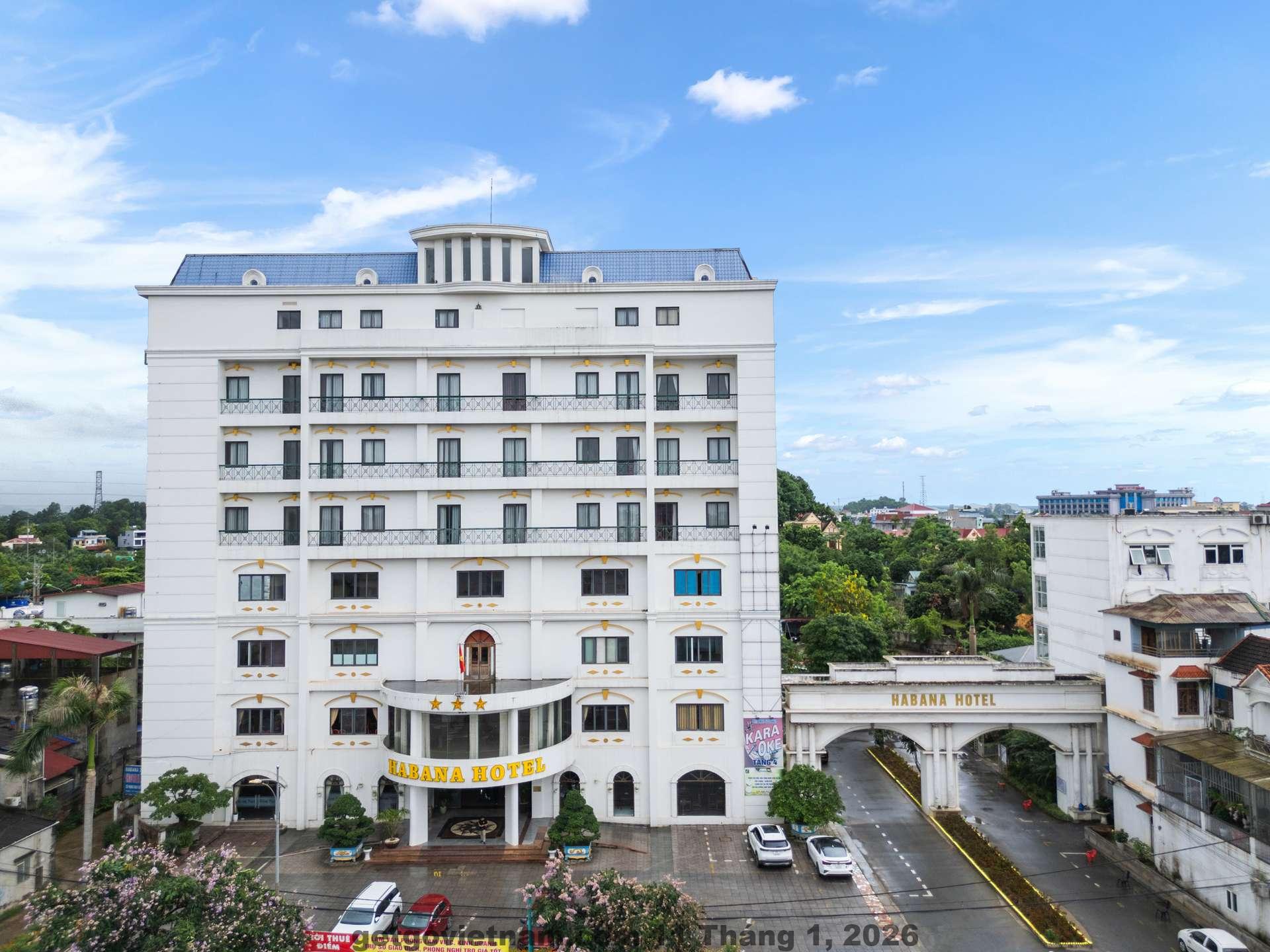 Phòng nghỉ tiêu chuẩn tại Khách sạn Hoàng Yến Thái Nguyên với nội thất cơ bản