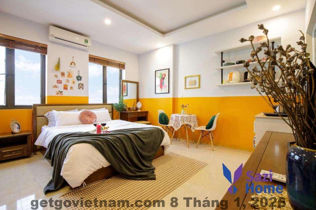 Phòng tiêu chuẩn Moon Hotel Cầu Giấy với diện tích nhỏ, nội thất cơ bản