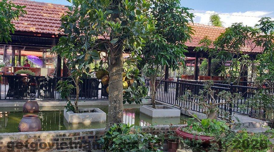 Khu vực ăn sáng đơn giản tại Khách sạn Sunny House