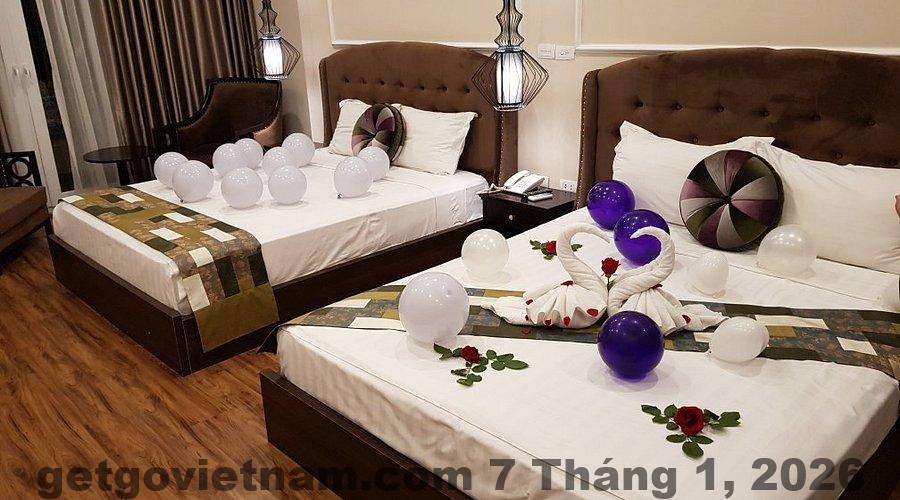 Lối vào khách sạn 7S Splendid Pearlight Hanoi Hotel trong ngõ nhỏ đặc trưng phố cổ