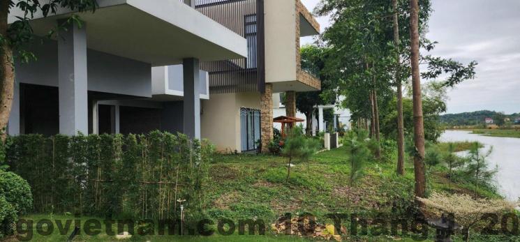 Góc nhìn ban công Magnolia Mansion Villa F1.9 với không gian xanh bao quanh
