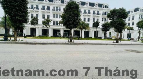 Khu vực quán ăn và hàng quán địa phương gần AA Luxury Housing Hoàng Mai