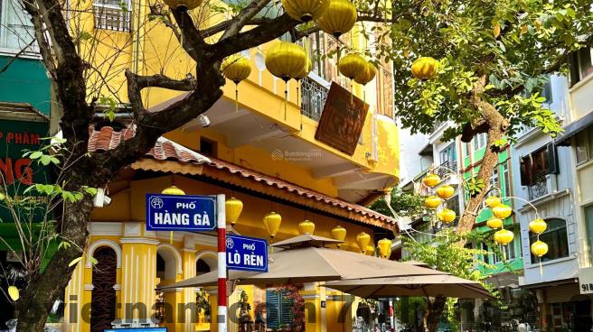 Phố Hàng Gà Hoàn Kiếm – khu vực đông đúc và thuận tiện di chuyển