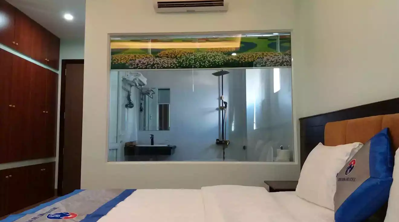 Khu vực lễ tân Khách sạn Minh Sơn Lai Châu với nhân viên trực 24/7