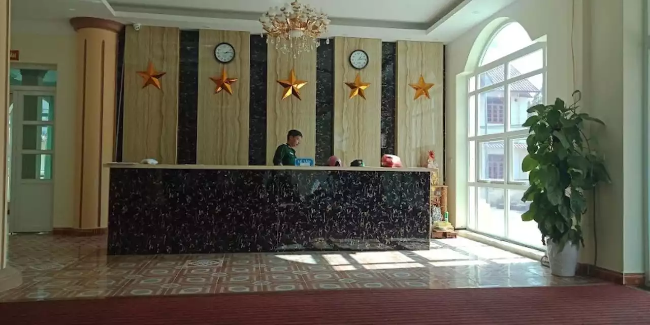 Khách Sạn Tây Bắc Xanh Lai Châu Review 2026: Có đáng ở không? 2 Toàn cảnh Khách Sạn Tây Bắc Xanh Lai Châu với thiết kế đơn giản, nằm tại khu dân cư yên tĩnh