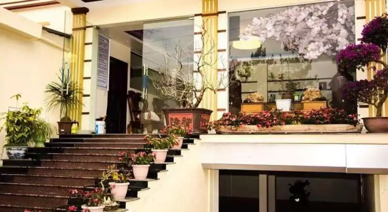 Khách sạn Hoa Anh Đào nằm trên trục đường Nguyễn Trãi trung tâm thành phố Lai Châu