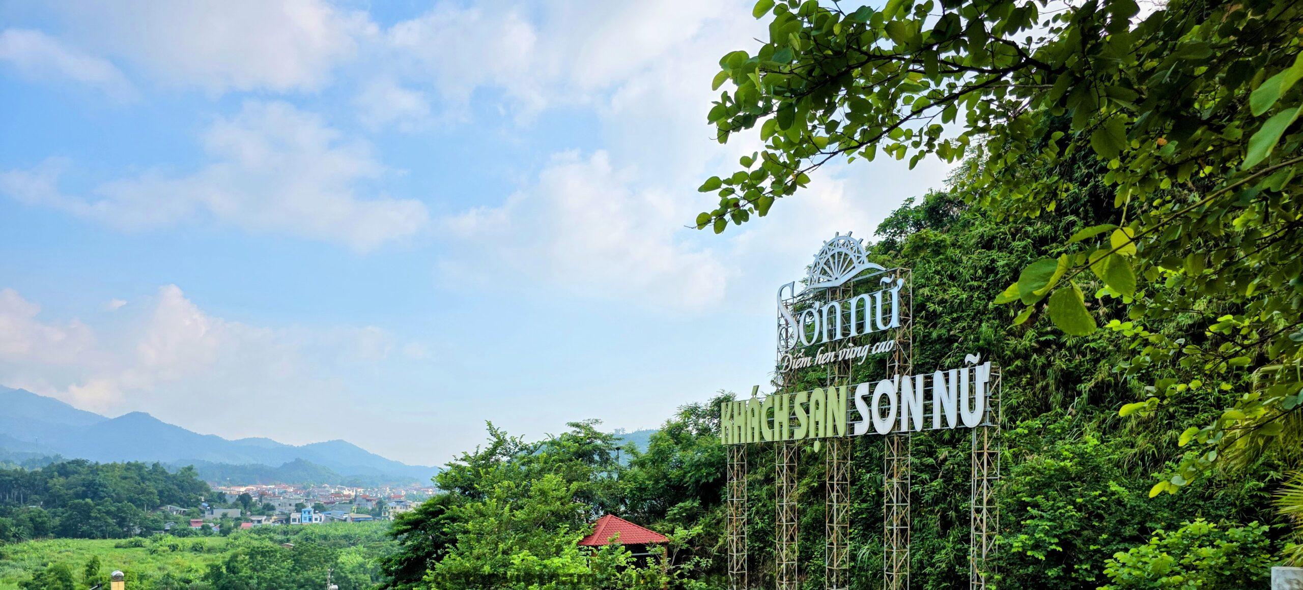 Hình ảnh của khuôn viên khách sạn Son Nu Emerald Hill Hotel từ trên cao.