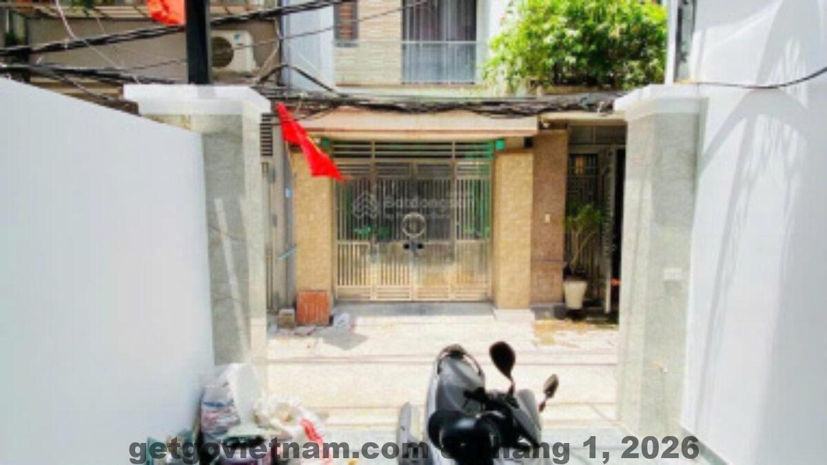 Nội thất phòng ngủ với thiết kế sang trọng và không gian rộng rãi.