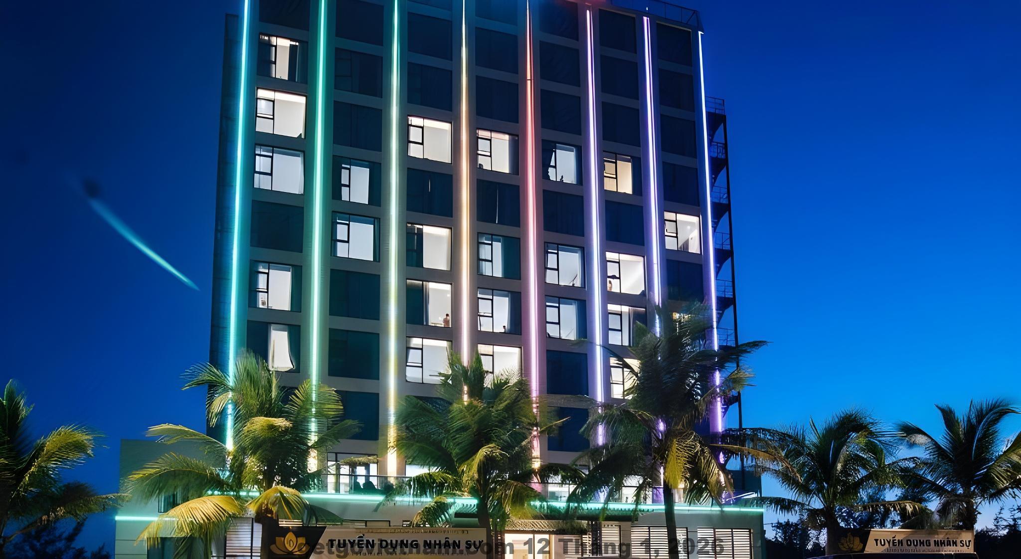 Không gian phòng nghỉ tại Khách sạn Phương Bắc với nội thất cơ bản và ánh sáng tự nhiên