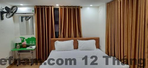 Một góc nhìn của Dragon Hotel từ trên cao, thể hiện rõ vị trí thuận lợi