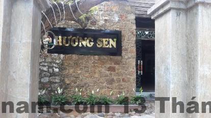 Phòng nghỉ thoải mái tại Khách Sạn Hương Sen.