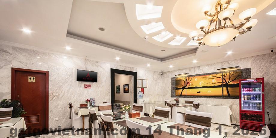 Khu vực phố Bạch Mai đông đúc nhiều hàng quán xung quanh A25 Hotel 223 Bạch Mai