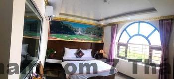 Ngõ nhỏ dẫn vào Nhà nghỉ Light Hotel khu Cổ Linh Long Biên