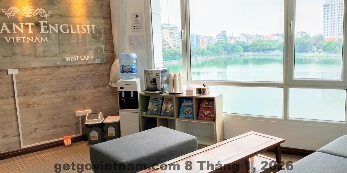 Bữa sáng tại khách sạn có những món ăn cơ bản, đủ để bắt đầu một ngày dài tham quan.