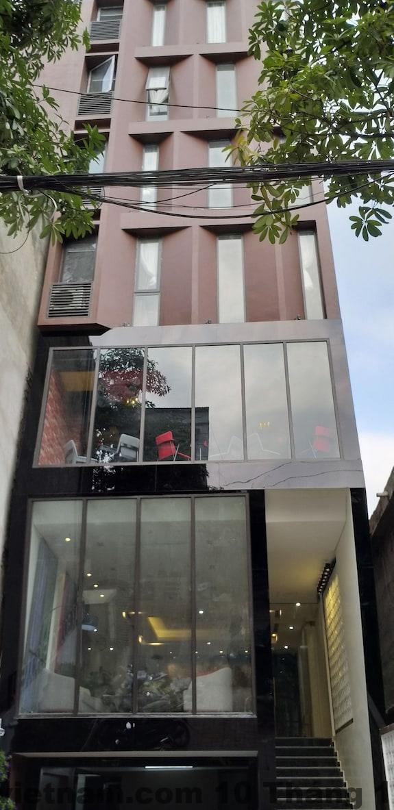 Phòng nghỉ tại Max Boutique Hotel với nội thất hiện đại, sang trọng.