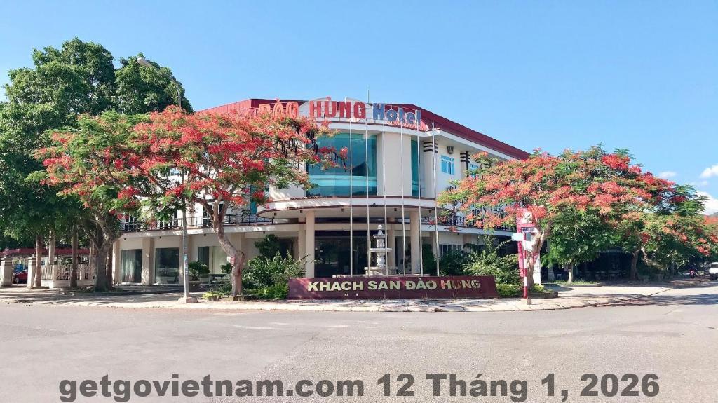 Không gian phòng nghỉ khách sạn tầm trung tại Lào Cai với nội thất cơ bản và bố trí gọn gàng