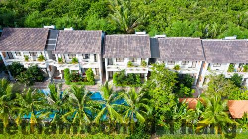 Phòng nghỉ tiêu chuẩn tại khách sạn SVFU Hà Nội với thiết kế đơn giản