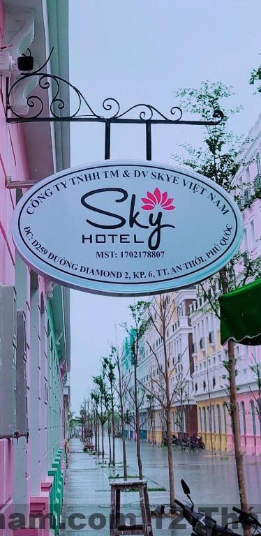 Không gian phòng tiêu chuẩn Sky Hotel Uông Bí – phù hợp tầm giá bình dân