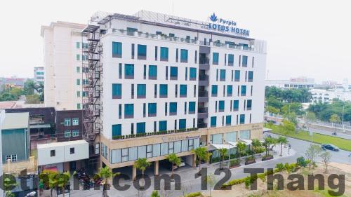 Phòng ngủ tại Purple Lotus - Không gian sang trọng và tiện nghi.