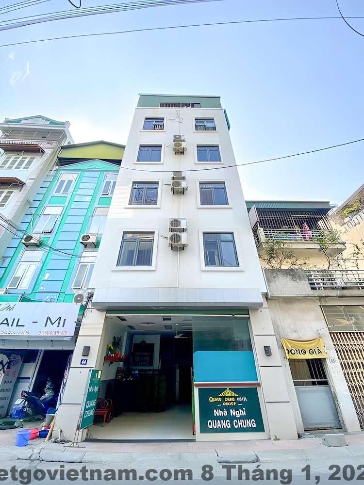 Phòng ngủ Hoang Gia II Hotel by Bay Luxury thiết kế đơn giản