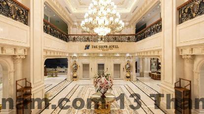 Phòng khách sạn The Shine Hotel với nội thất hiện đại và tiện nghi đầy đủ