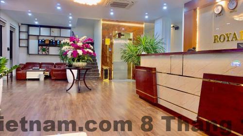 Khu vực sảnh lễ tân Royal Hotel & Apartment – phong cách đơn giản, phục vụ 24/7
