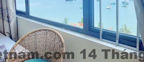 Không gian chung nhỏ gọn tại The Ireland Hotel Cát Bà