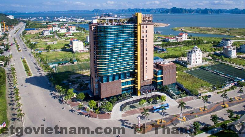 Phòng nghỉ tiêu chuẩn tại Khách sạn Hạ Long Royal Hotel với nội thất truyền thống