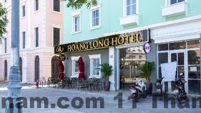 Không gian phòng ngủ tại Hoàng Kim Hotel với thiết kế đơn giản, giường đôi và nội thất cơ bản