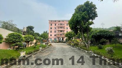 Quầy lễ tân Khách Sạn Thúy Phương với nhân viên thân thiện, hỗ trợ nhanh