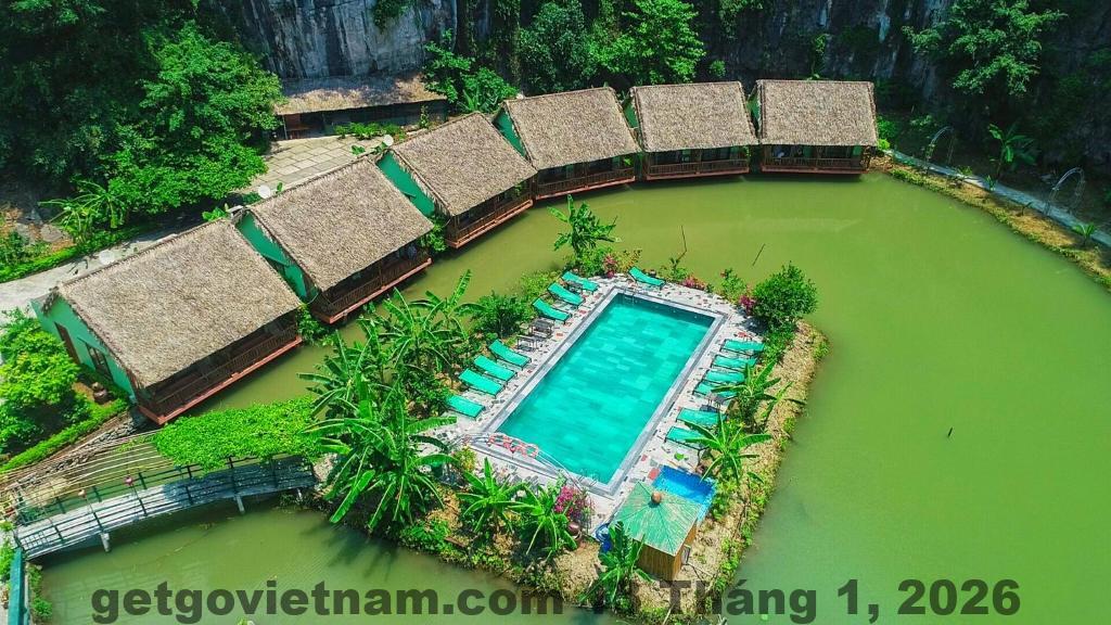 Bữa sáng tại khách sạn khá đơn giản nhưng ngon miệng, phục vụ với các món ăn tươi mới.