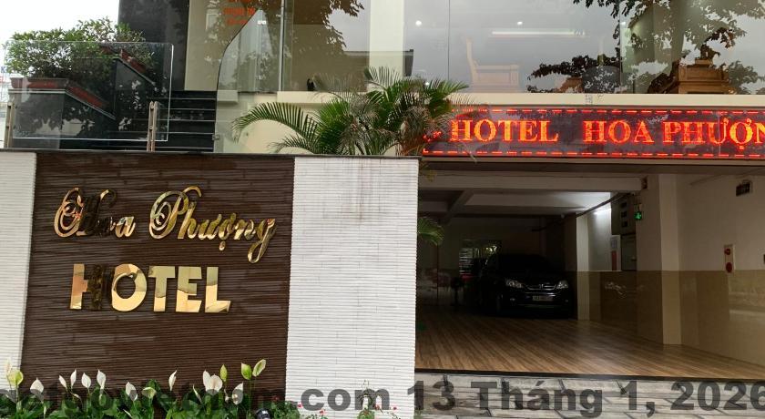 Phòng ngủ rộng rãi với nội thất hiện đại và đầy đủ tiện nghi.