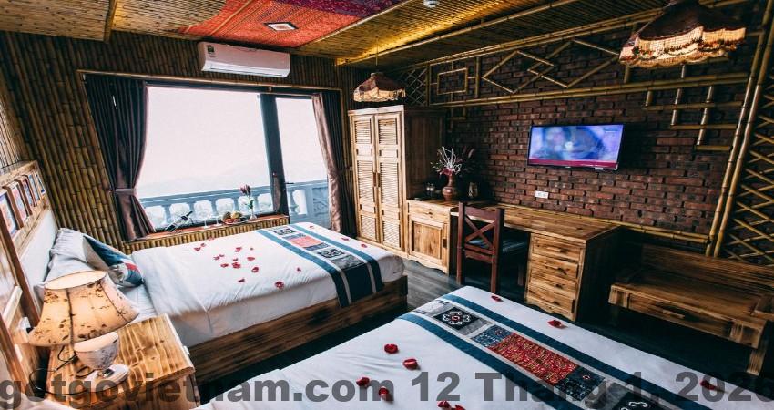 Phòng nghỉ Sapa Nature View Hotel với ban công và view núi Sa Pa