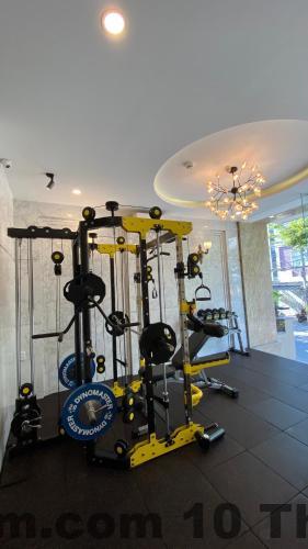 Phòng ngủ Sunny Days Apartment & Hotel thiết kế đơn giản, gọn gàng