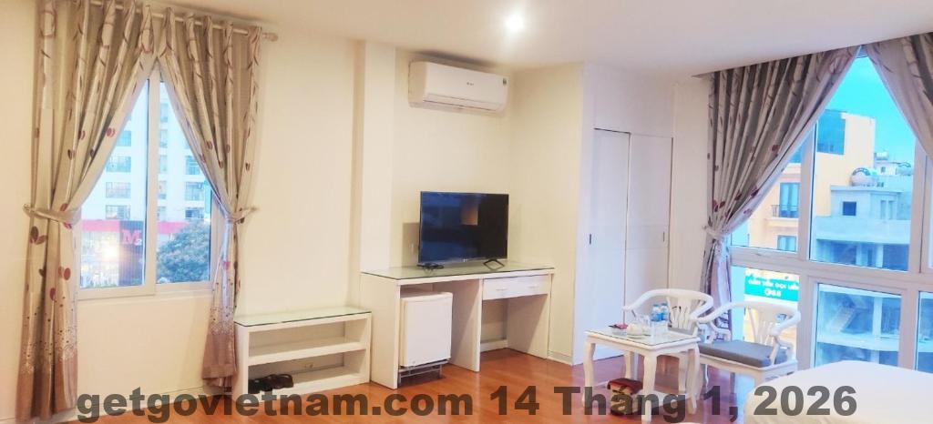 Phòng ngủ tiêu chuẩn Khách sạn Phúc Thành với nội thất gỗ