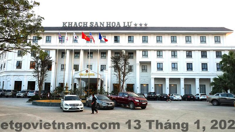 Hồ bơi tại khách sạn Sunflower.