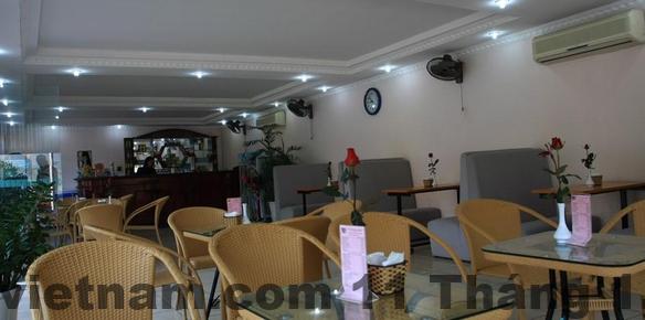 Khách sạn Công Đoàn Kim Bôi nhìn từ bên ngoài với quy mô lớn