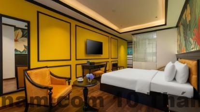 Nhân viên luôn sẵn sàng hỗ trợ khách với thái độ thân thiện.