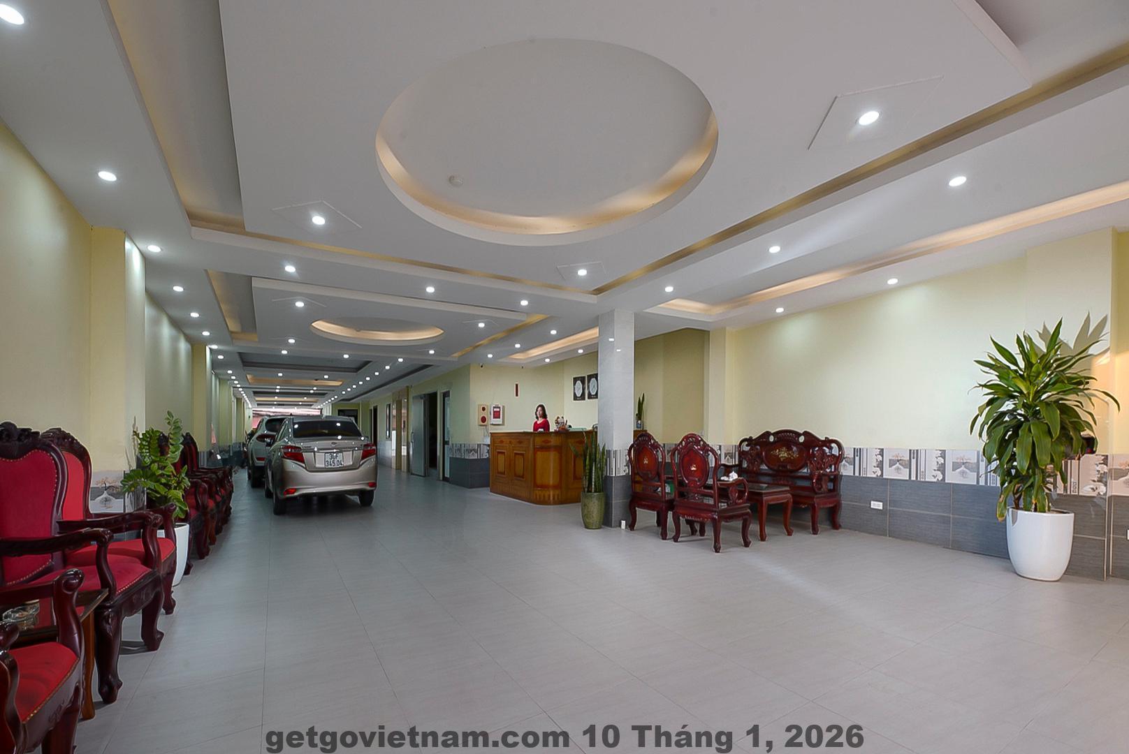 Mặt tiền Golden Lotus Airport Hotel & Travel nằm gần sân bay Nội Bài, thuận tiện cho khách transit