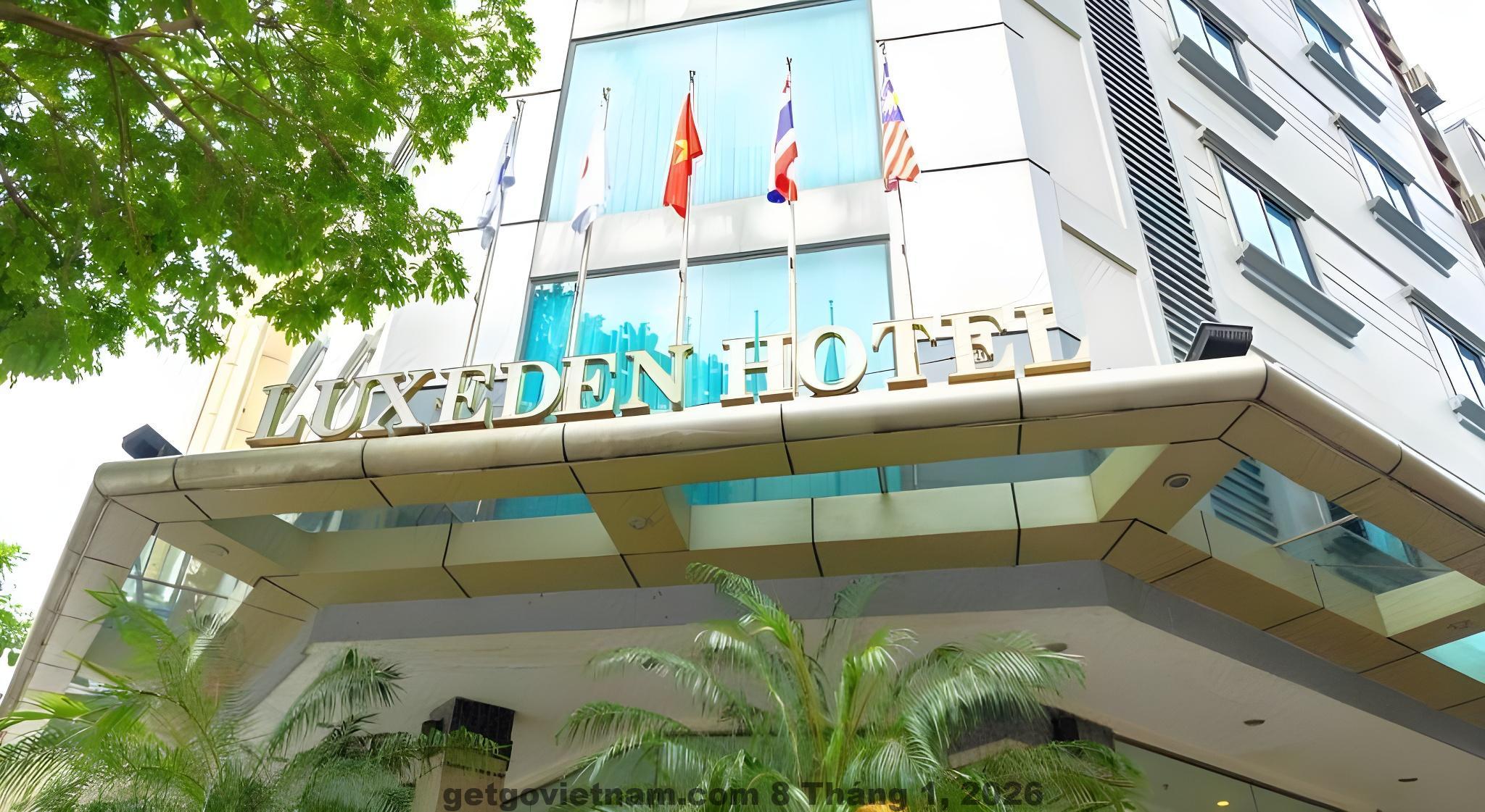 Khách sạn Luxeden Hà Nội review 2026: Có đáng ở khu Cầu Giấy? 4 Phòng nghỉ tại khách sạn Luxeden với nội thất gỗ và phong cách cổ điển