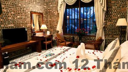 Khu vực ăn sáng đơn giản tại Hoa Nam Hotel Hà Đông