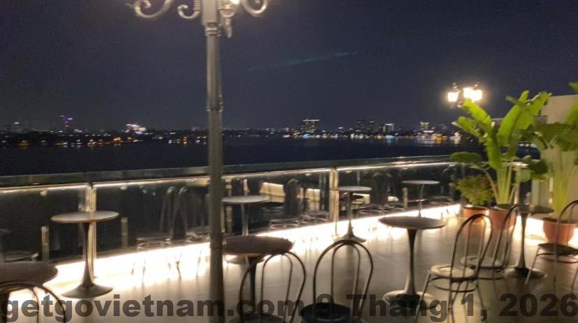 Không gian phòng nghỉ tại Label6 Coliving Rooftop Lakeview với thiết kế tối giản