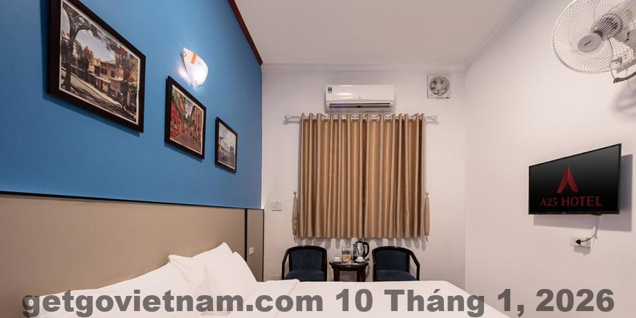 Nhân viên phục vụ tận tình tại khách sạn Hoa Hồng - Alisa.