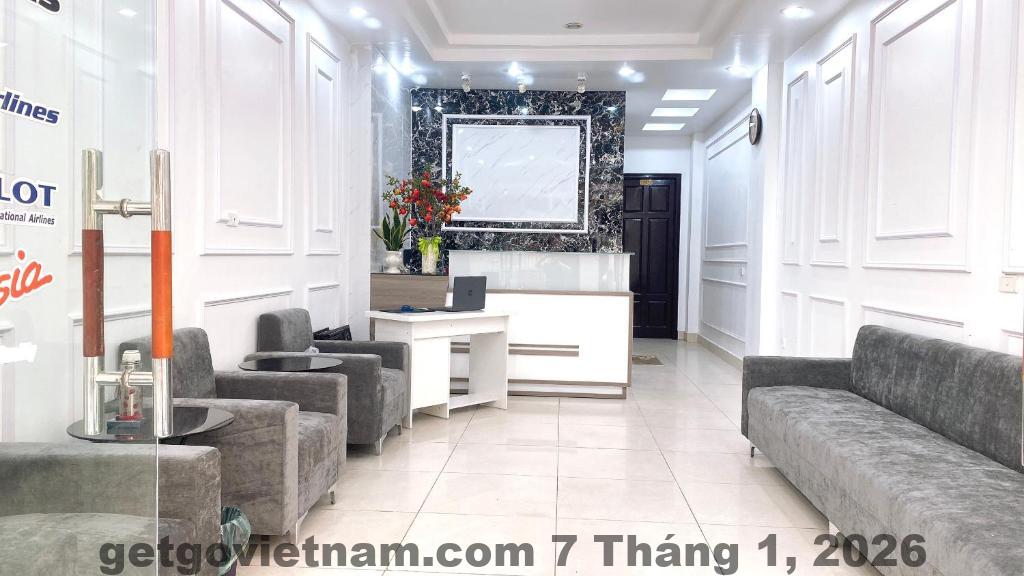 Phòng nghỉ Especen Hotel với nội thất gỗ truyền thống, diện tích nhỏ