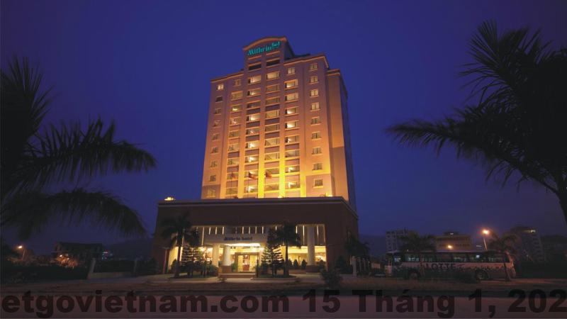 Khu vực lễ tân Ha Long Seasun Hotel với phong cách phục vụ thân thiện, nhanh gọn