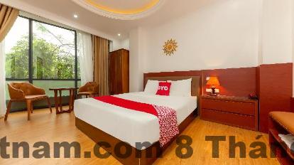 Không gian phòng tiêu chuẩn tại OYO 210 Saki Hotel với nội thất đơn giản và diện tích nhỏ